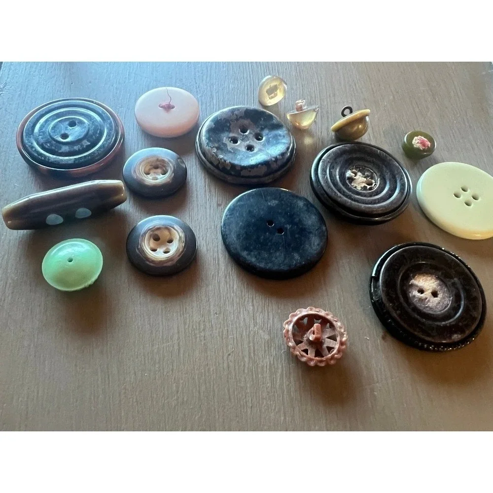 Vintage Button Lot 15pc Mix Carved Marbled Toggle Cratfs Art MCM Retro Upcycle